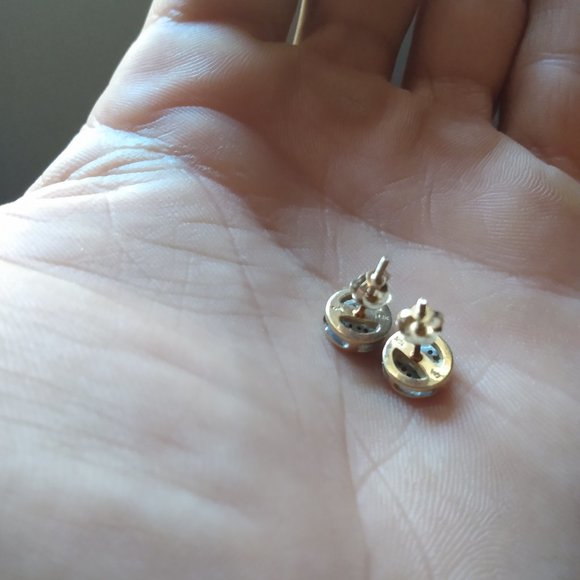 10k gold diamond 1/8 studs - Picture 2 of 2